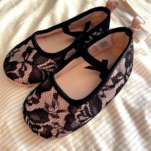 Black lace baby girl shoes by Fao